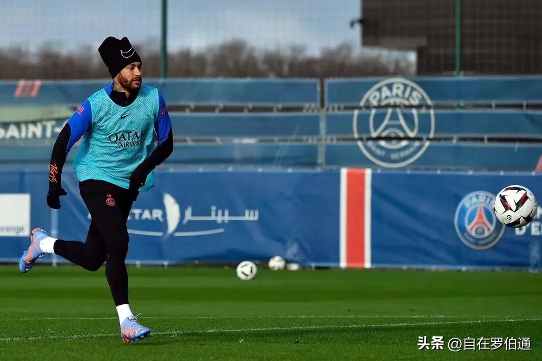 三英战梅西最佳球会,曼城对巴萨梅西