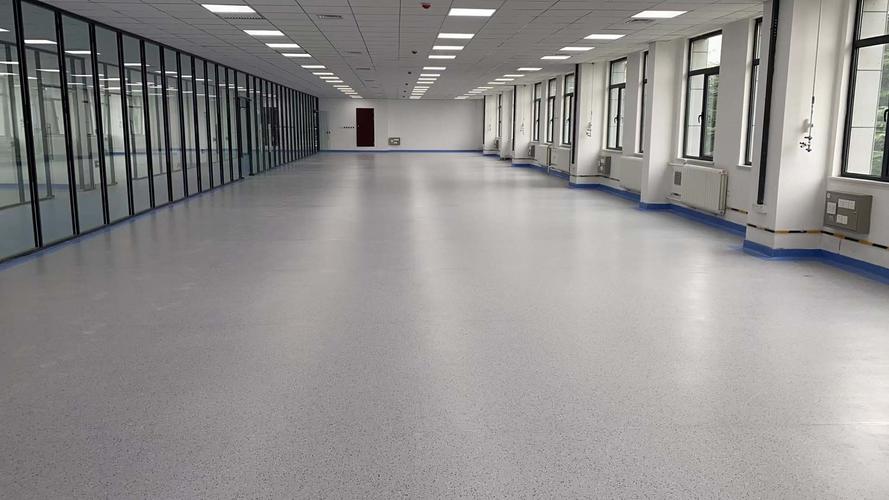 pvc塑胶地板的寿命,pvc塑胶地板耐压吗