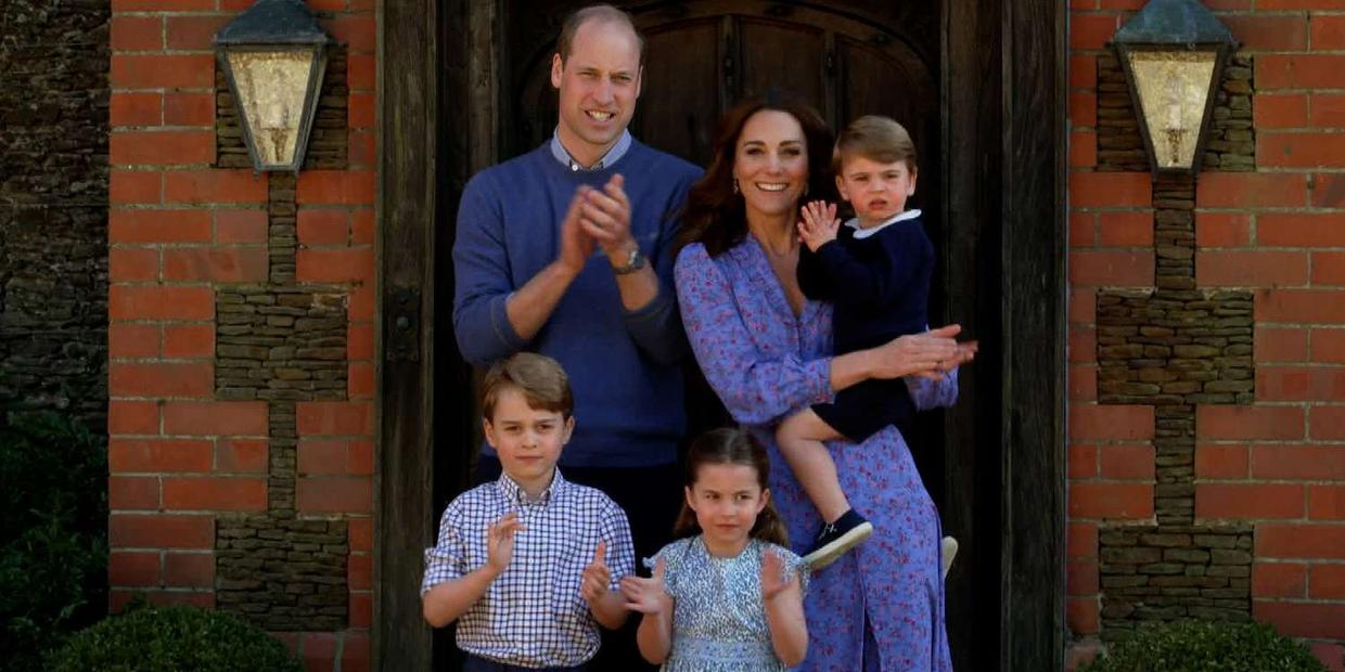 夏洛特公主与哈里王子的亲密接触,哈里王子梅根和小公主夏洛特