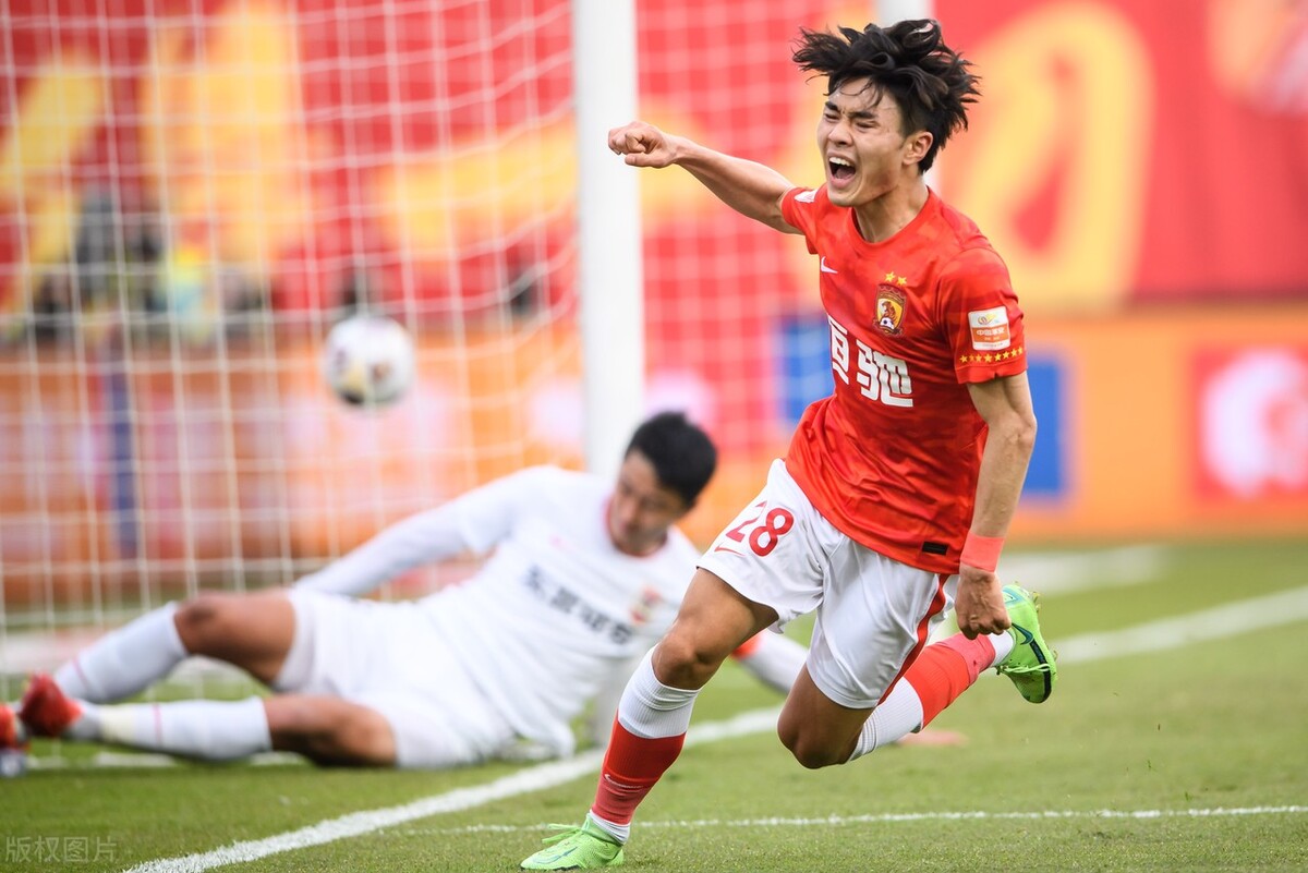 他曾是国青名将,他曾是国奥后防核心