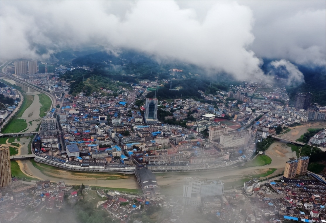 安徽一女子劝解下跳河溺亡,安徽女孩跳河溺亡原因最新