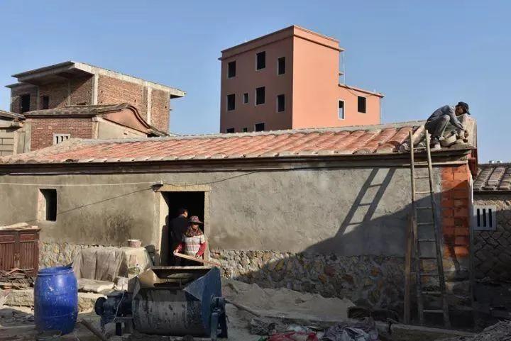 违规加盖房屋强制拆除的最新政策,旧房翻建加盖属于违建吗