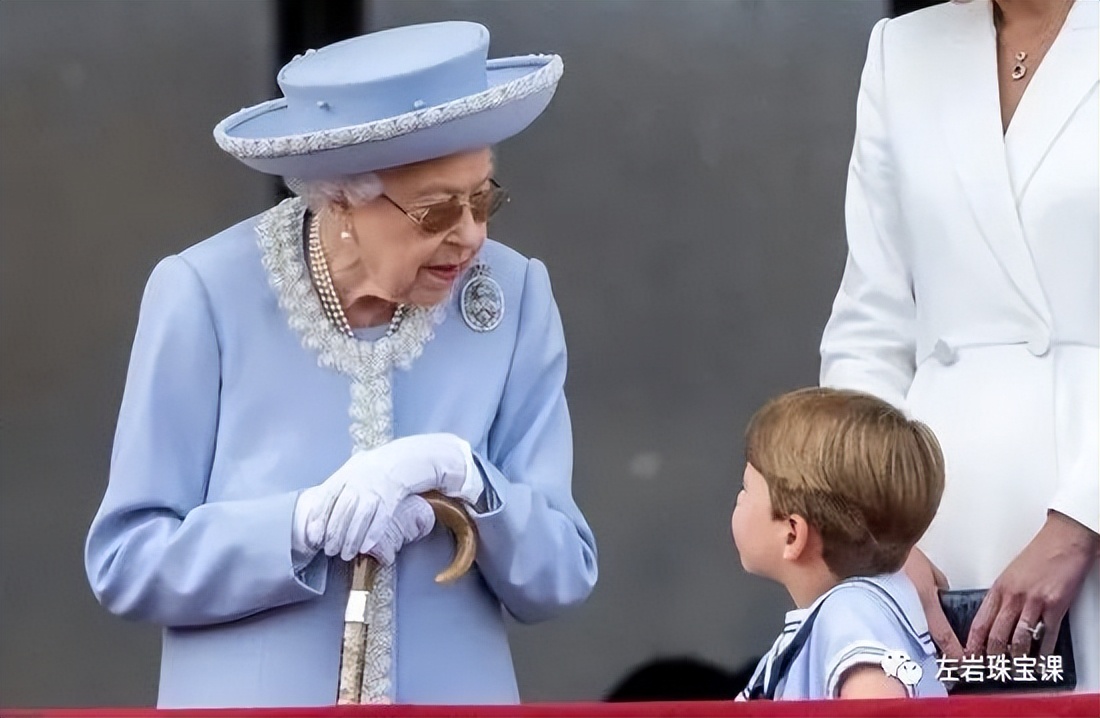 左岩:70周年!女王时尚永不出错的秘籍!大揭秘