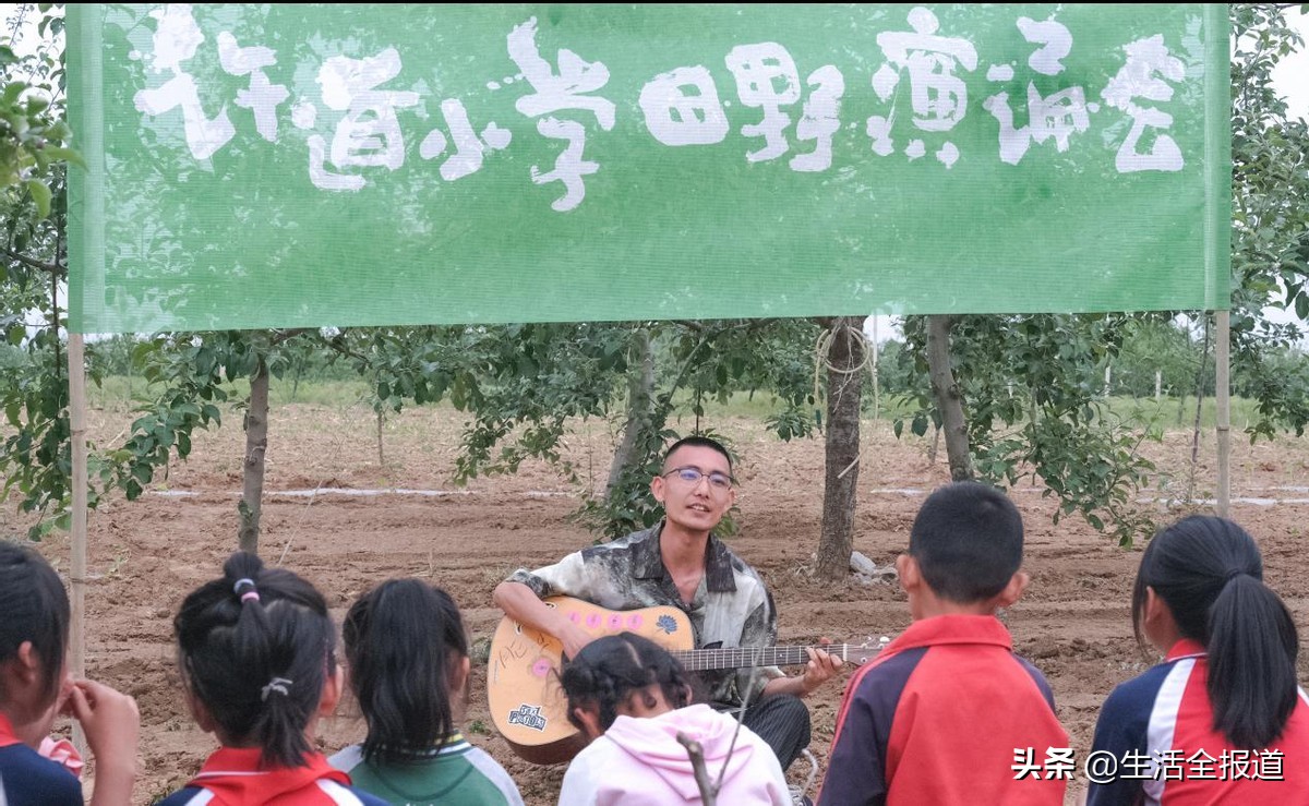 田野、诗歌与六一拼多多“为你读书”公益行动在陕西白水启动田野朗诵会