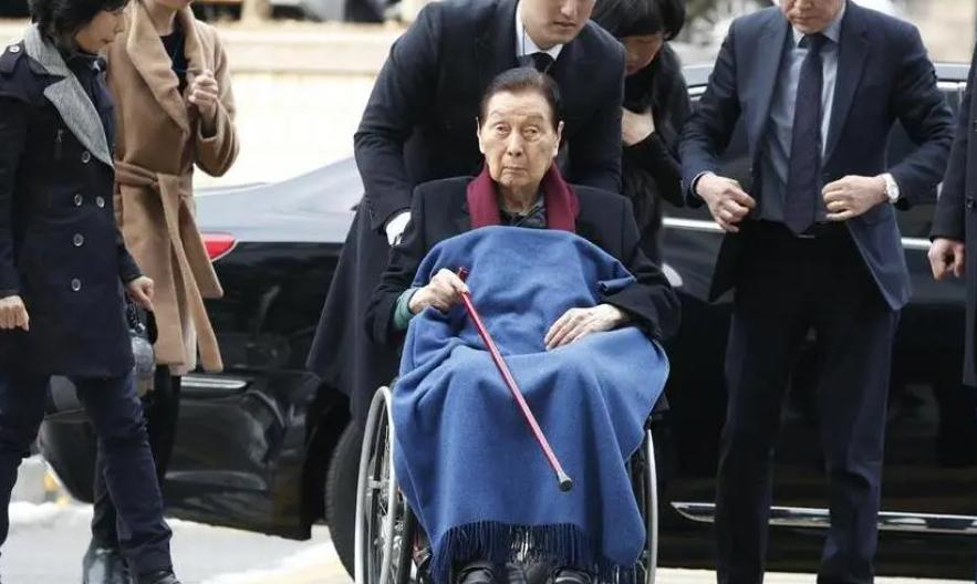 揭露韩国财阀丑闻：父子“共享”同一女星，桃色之国日本自愧不如