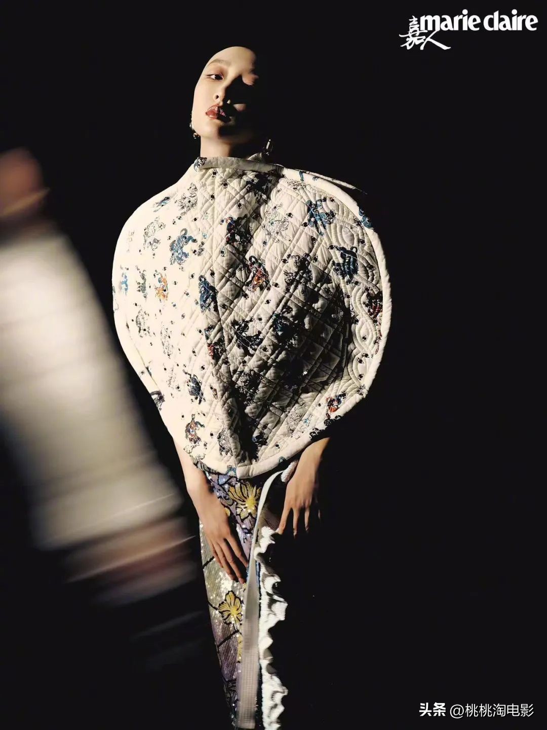 周冬雨嘉人封面生成图片,周冬雨影后图