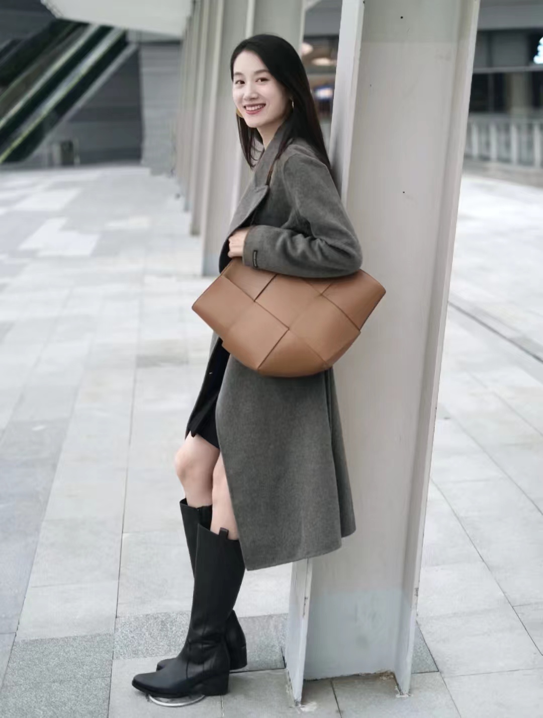 中款深灰色大衣怎么搭配好看,maxmaralabbro灰色大衣