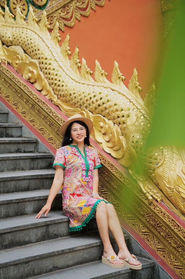 云南西双版纳曼听公园有泰国韵味,西双版纳曼听傣族村寨风景