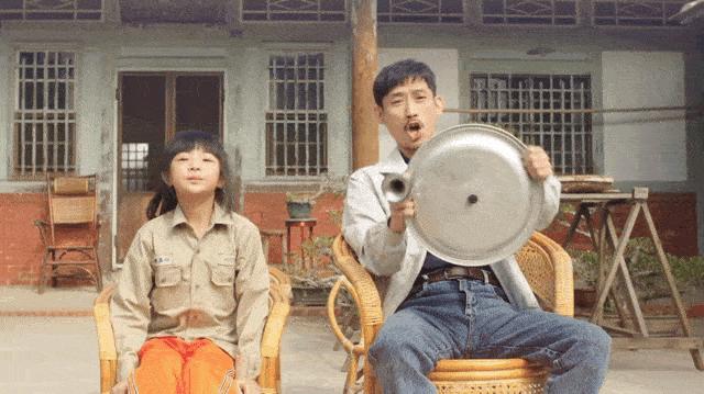 上台领奖被观众嫌弃的女明星,女星领奖时台下另外一个女星撇嘴