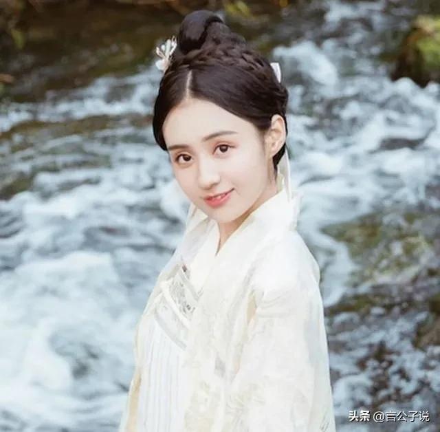 7位天生“眼窝深”的女星，深邃迷人和疲惫显老，差距一目了然