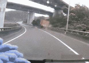 这衣服怎么穿内衣呀?不穿内衣怎么挺起来啊?