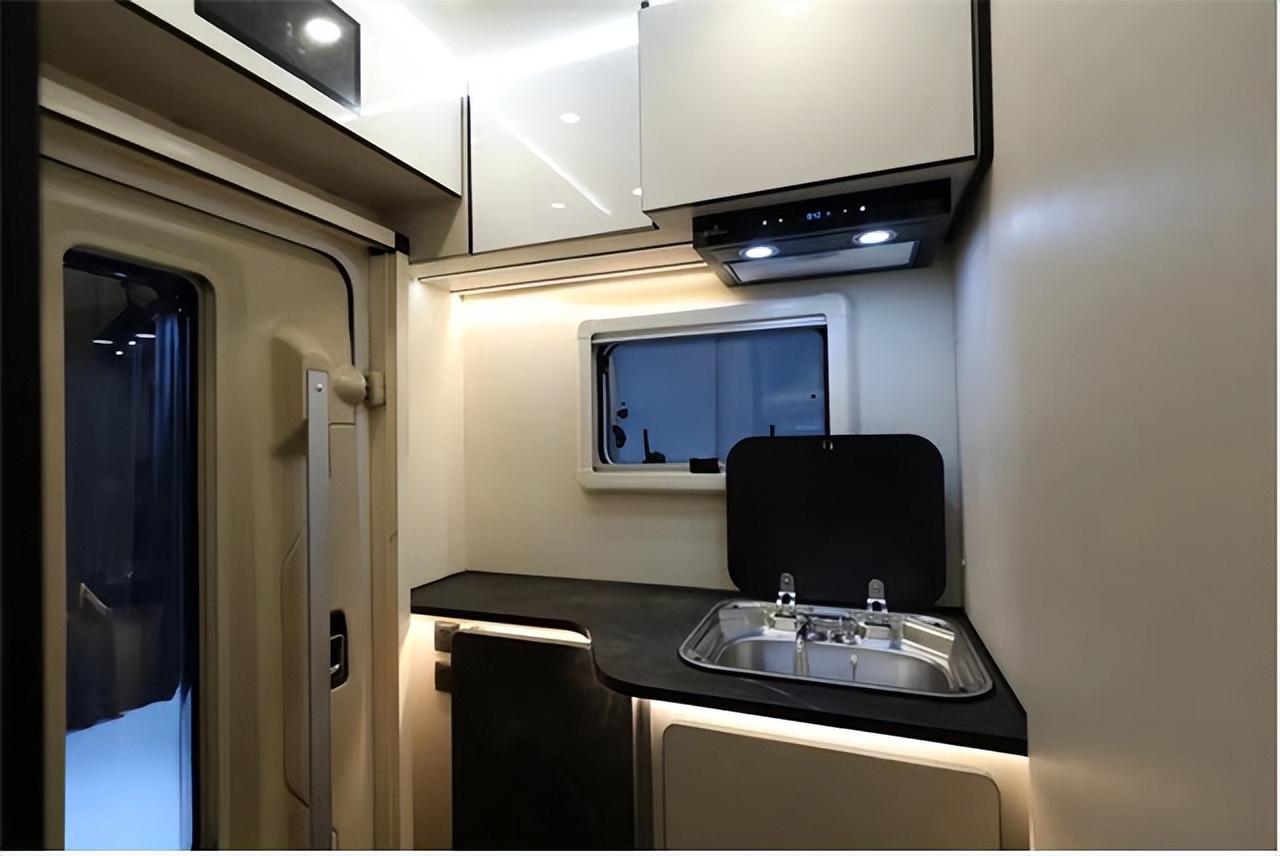 长城炮房车6人版,长城炮房车和b型房车