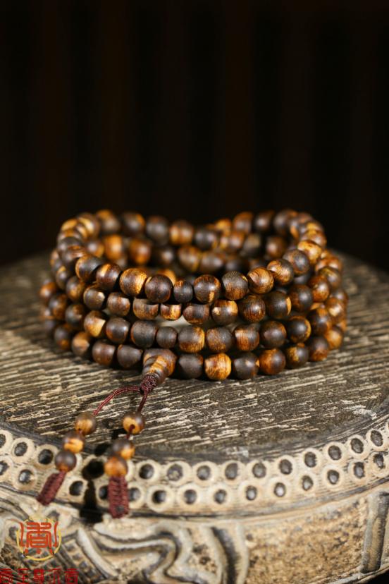 每个人脸上都有一个永不休息的“劳模”，值得我们用沉香滋养