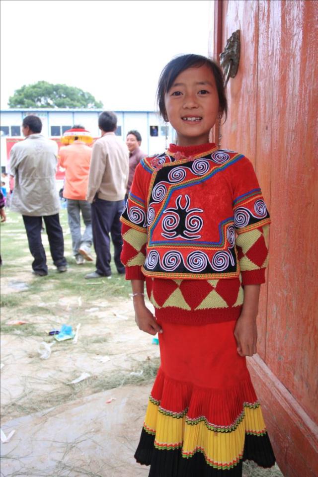 漂亮的彝族服饰图片大全,云南各个地方的彝族服饰