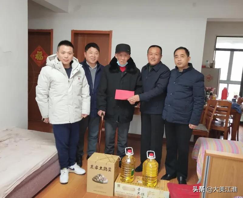 踏雪送花,风雪无阻献爱心