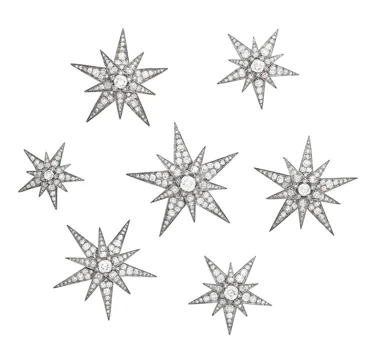 王冠要怎么戴才不会压塌头发,戴皇冠怎么能不掉