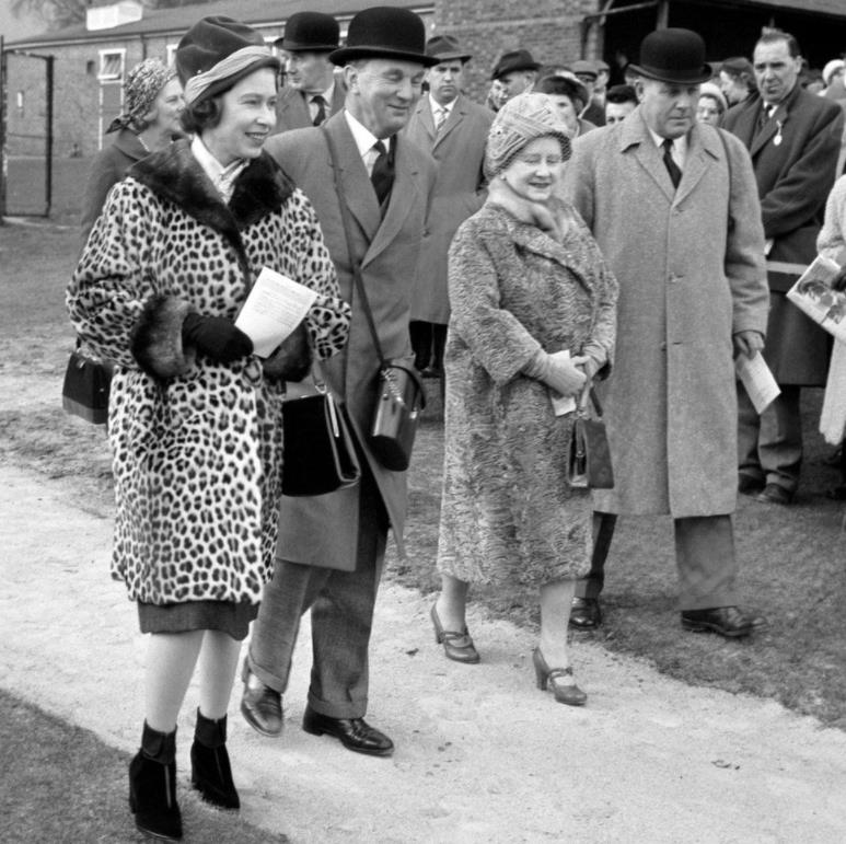 九十六张照片回顾英国女王的一生 (96张图看完英国女王的一生)