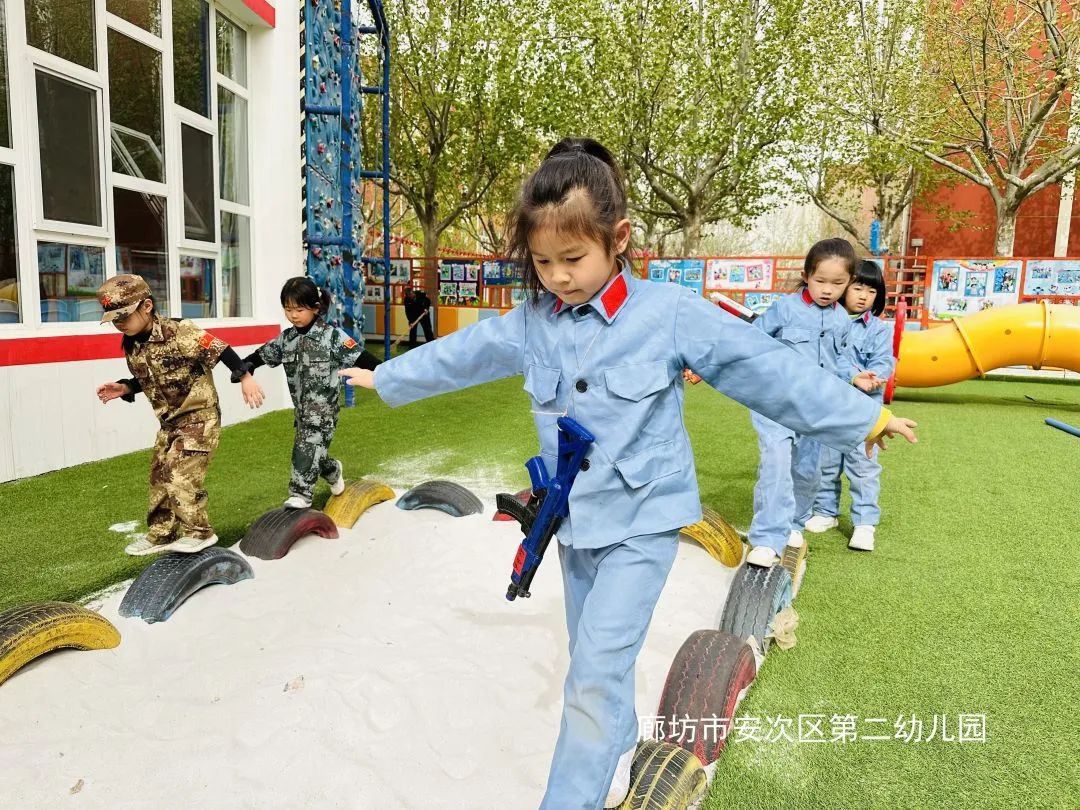 幼儿园聆听红色故事传承红色精神,传统文化在幼儿园的传承实践案例