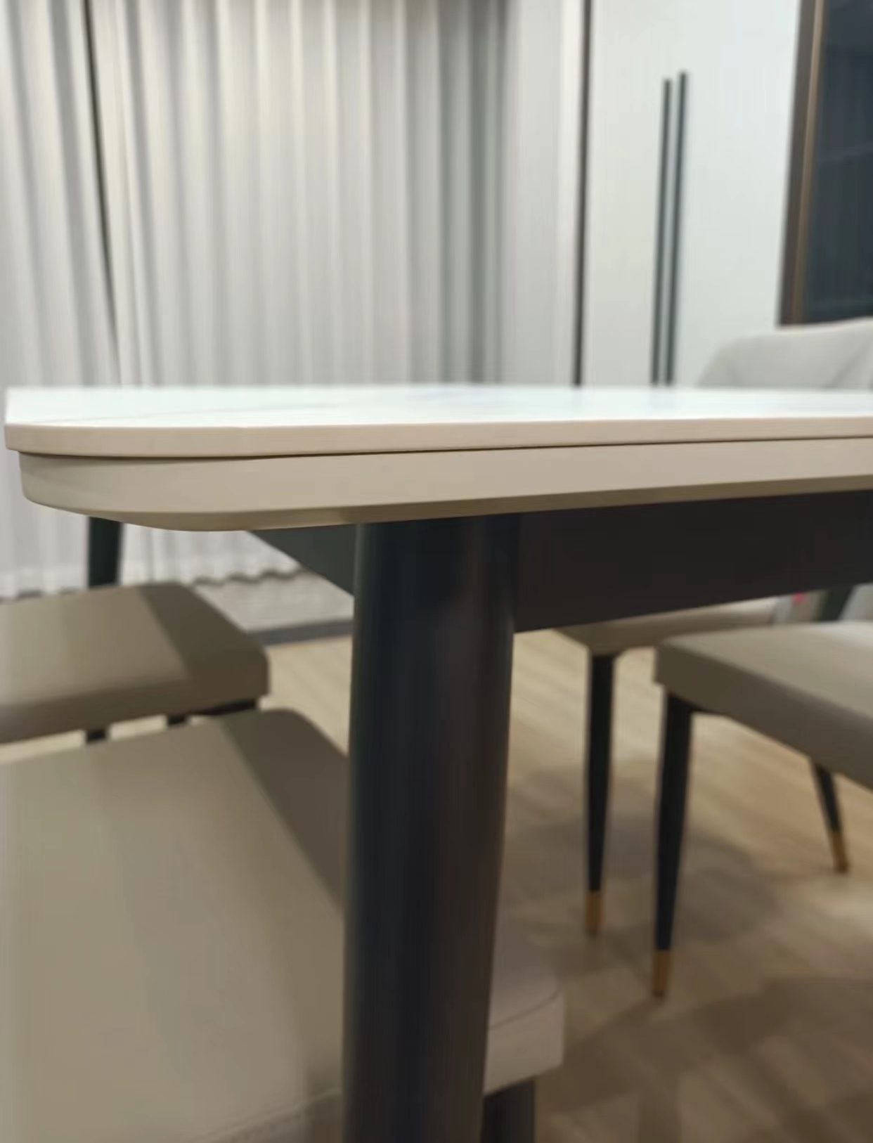 岩板餐桌使用过程中会裂吗,岩板餐桌角裂了