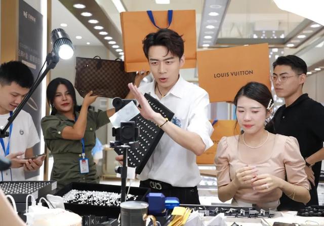 消失、造假、被封杀，2021直播行业大瓜盘点