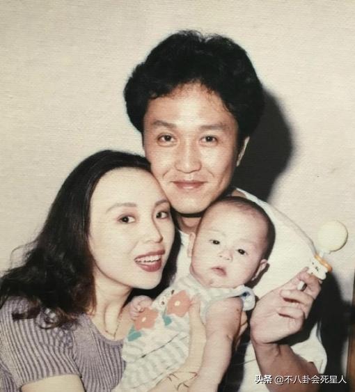 60岁吴刚脸肿僵硬，妻子下巴尖、苹果肌出戏，实力派动脸成败笔