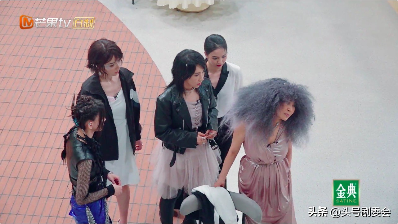 浪姐王心凌队长投票,王心凌和徐梦桃的金牌合影