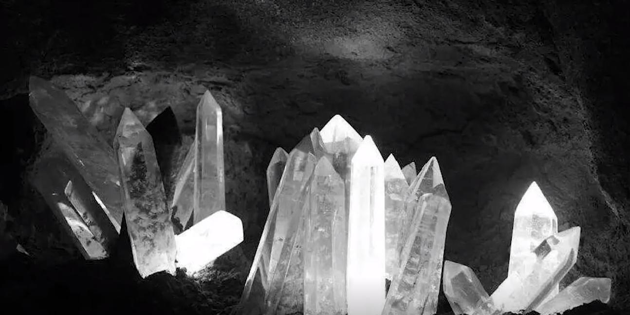 伟人水晶棺有多完美？纯度99.999%可抗8级地震，至今仍无法复制