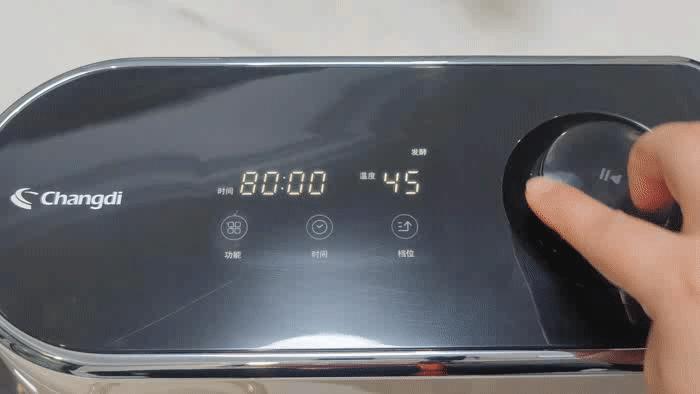 长帝企鹅顶顶和海氏m6哪个好,企鹅顶顶厨师机做蛋糕