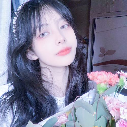 梦禾言：方脸的额头、颧骨和下巴都很宽，需要用眉形柔化脸部线条