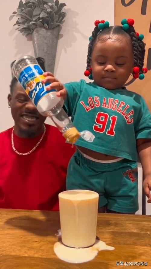 热搜电影上的两个小女孩,两个小女孩上热搜