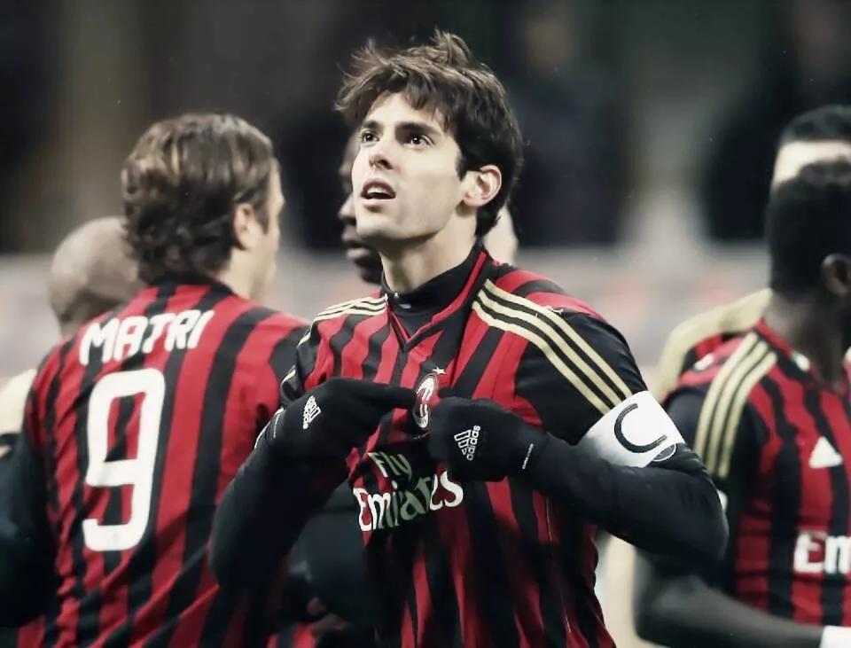 ac米兰的卡卡和巴塞罗那的梅西,卡卡2015给梅西颁奖发言