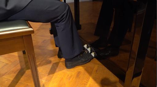 老司机们注意啦，孩子练琴时也需要踩油门