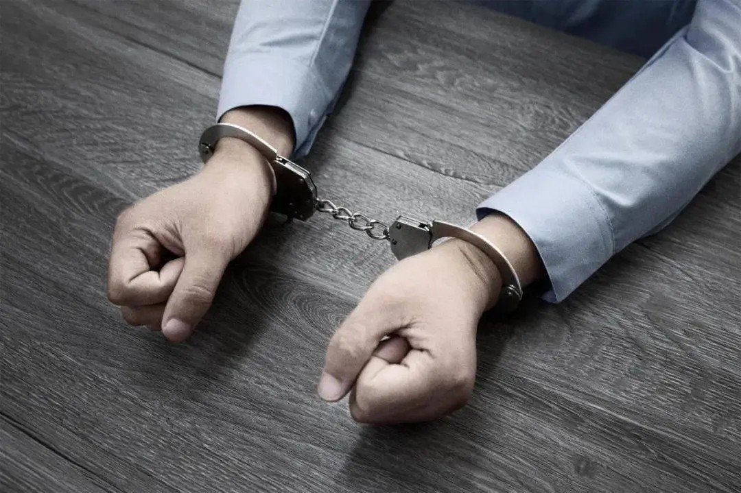 内蒙古4男子花1000约女主播，轮流与其发生关系，嫖娼也能AA制？