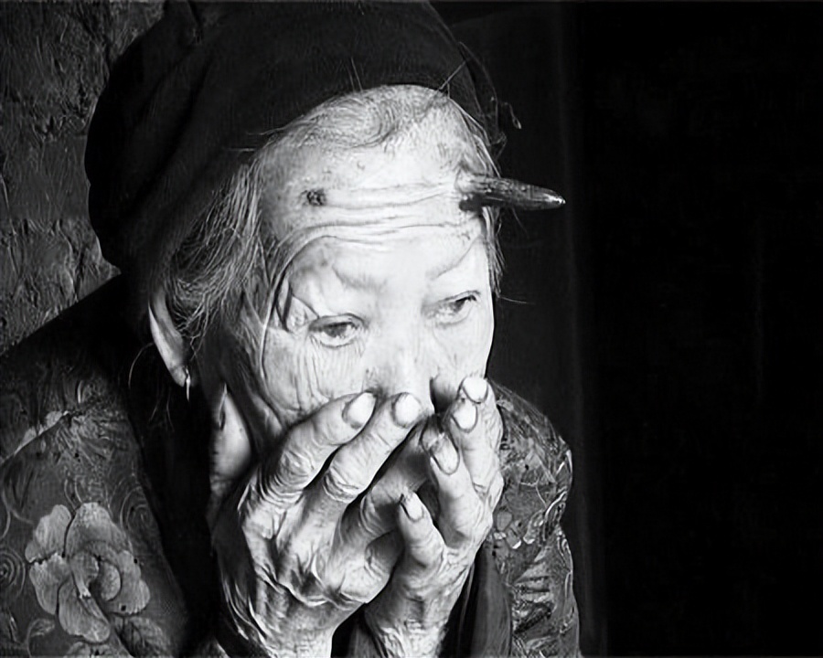 112岁老人头上长犄角,107岁老人头上有个长犄角