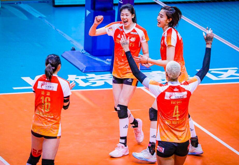 女排对阵荷兰王梦洁救球,中国女排3比0阿根廷女排王梦洁