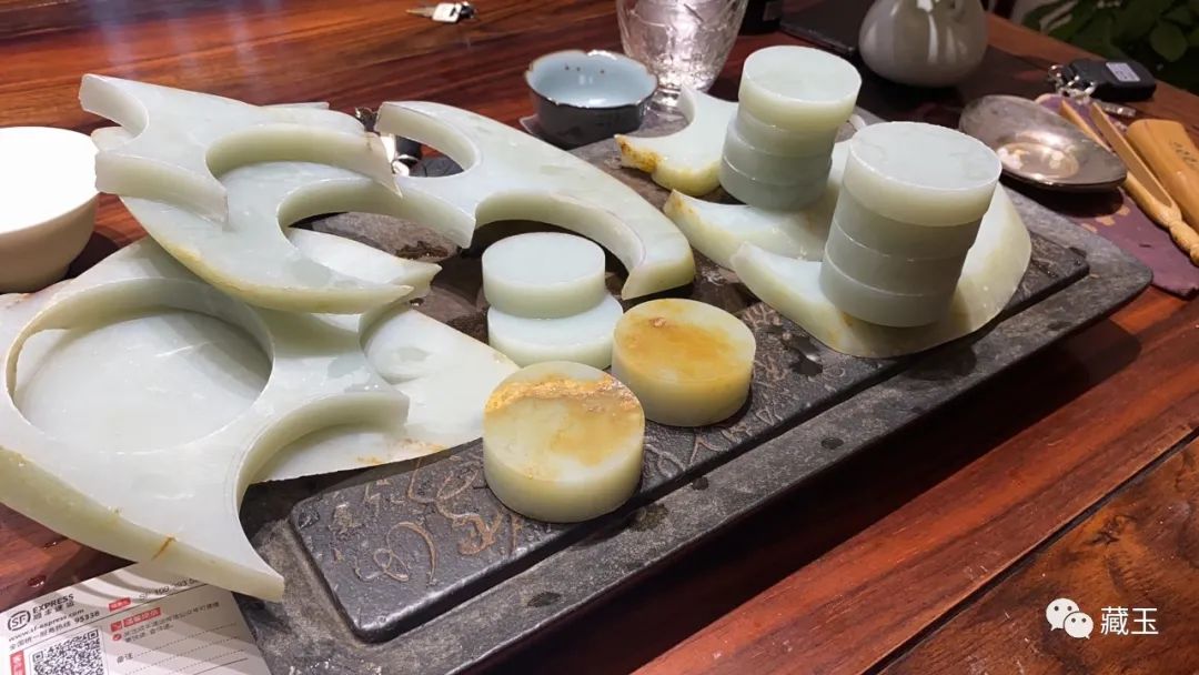 百万和田羊脂玉手镯视频,百万级的玉手镯