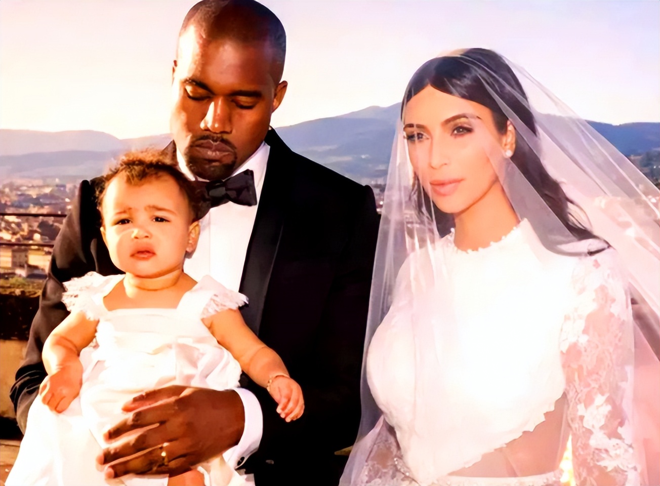 金卡戴珊红起来靠侃爷么,金卡戴珊为什么走红