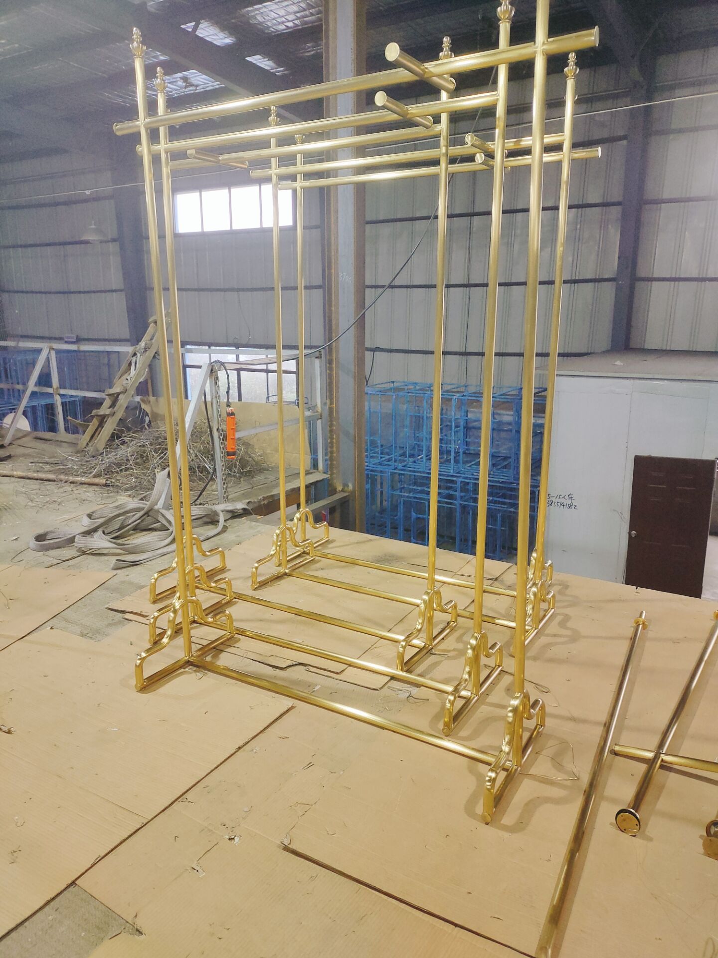 不锈钢服装展架制作视频,服装kt板展架怎么设计