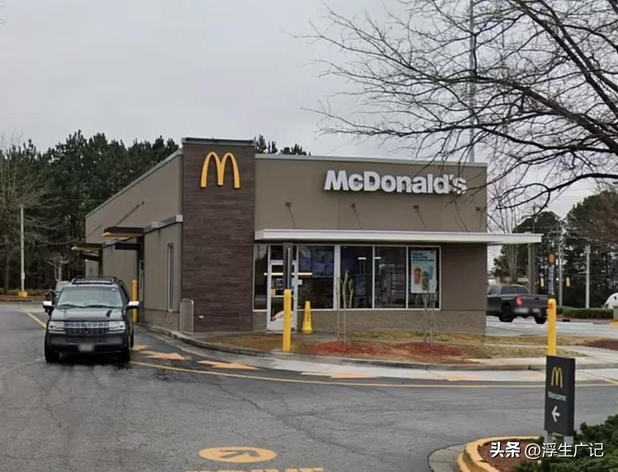 孕妇在麦当劳洗手间临盆，员工帮忙接生，新生儿取名麦乐鸡块