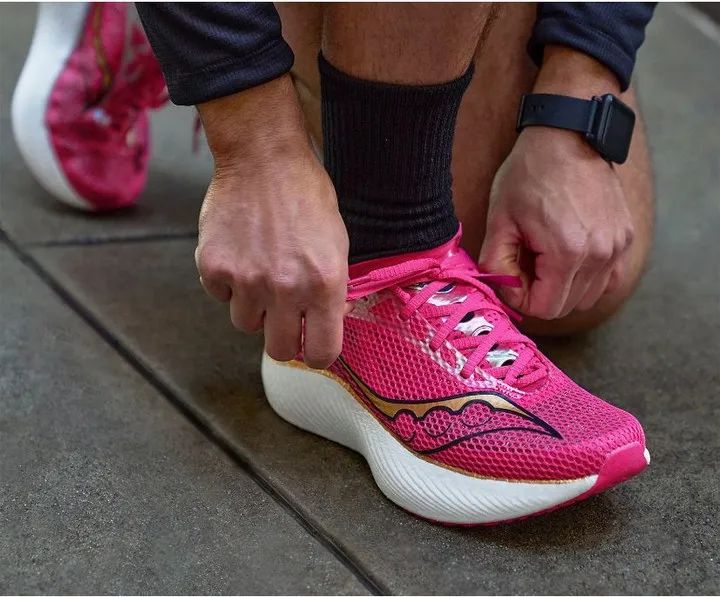 2022公认脚感最好的10双跑鞋 (2022颜值高性价比高的跑鞋推荐)