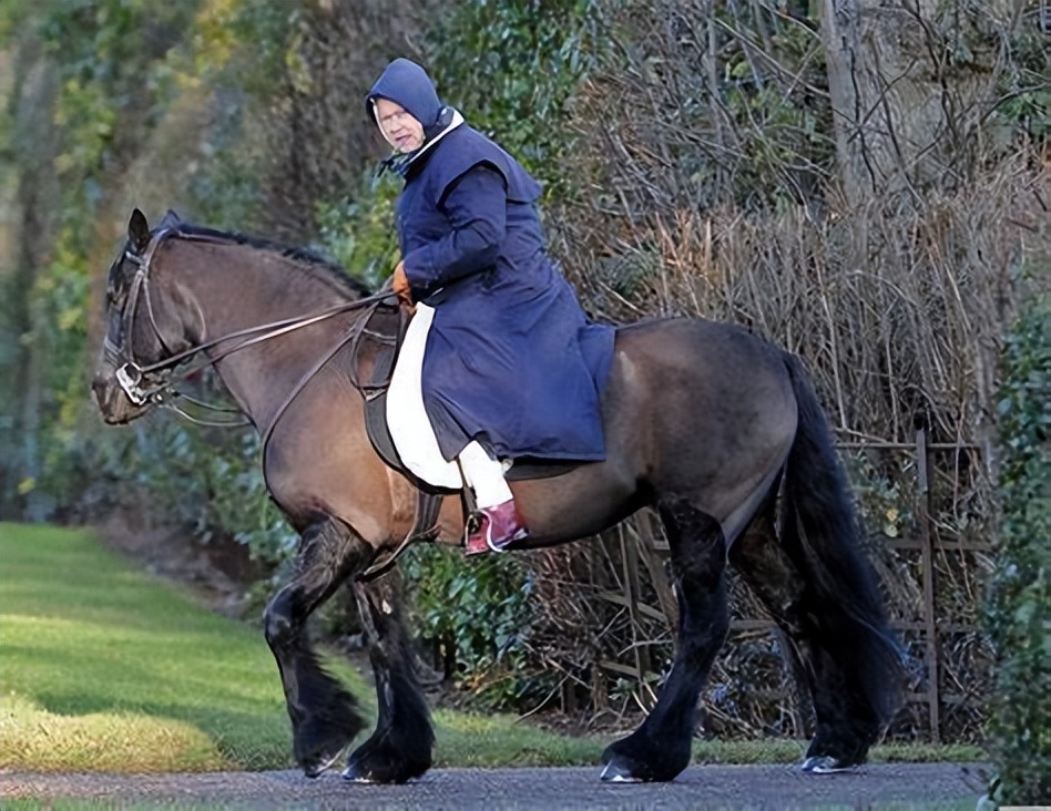 女王授勋贝克汉姆,第一任球王贝利