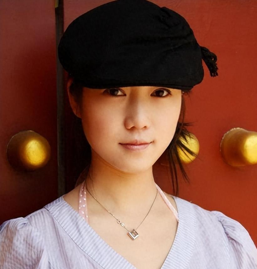 “网红模特”*筱雨张**,出道一年拍21套人体写真,现38岁仍单身未婚