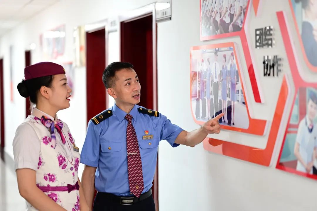 情暖“双城Bus”，“桂大哥”的*党**建之旅