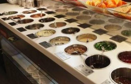 海底捞是吃完饭结账吗,海底捞吃的是服务费吗