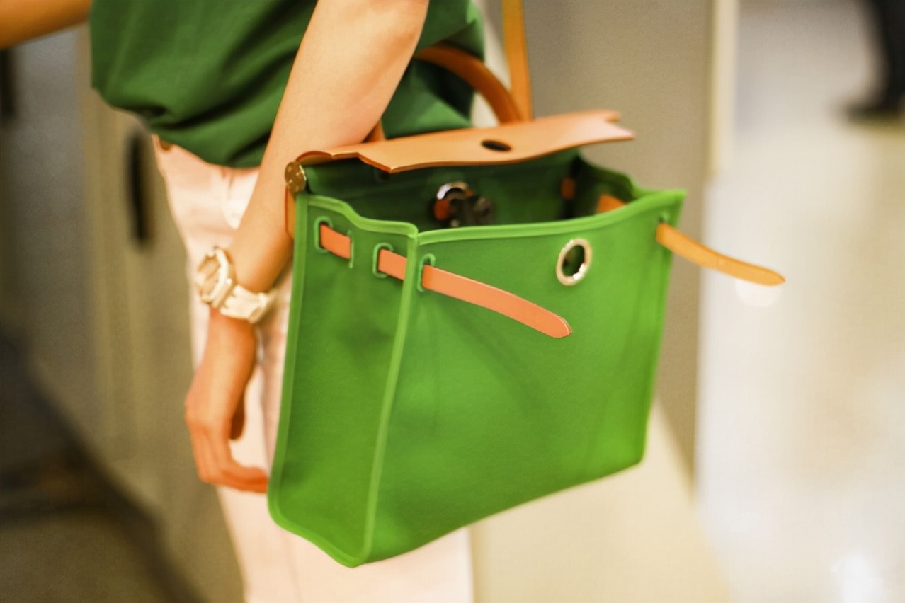 爱马仕斜挎包hermes,爱马仕入门款herbag锁头