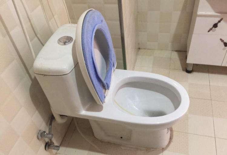 马桶脏刷不干净怎么办,马桶壁上的顽固性黄垢怎样去除