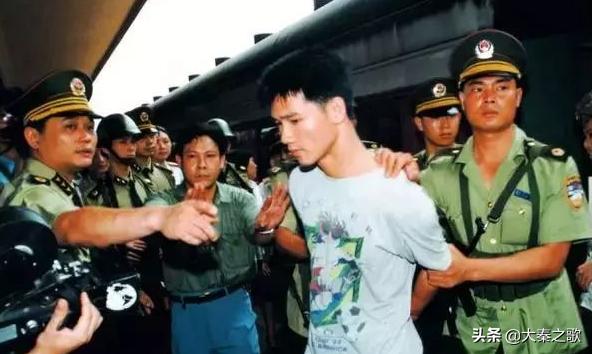 枪杀3名女同事，抢钱后竟开车送主任上班？仅用3天，“内鬼”被抓