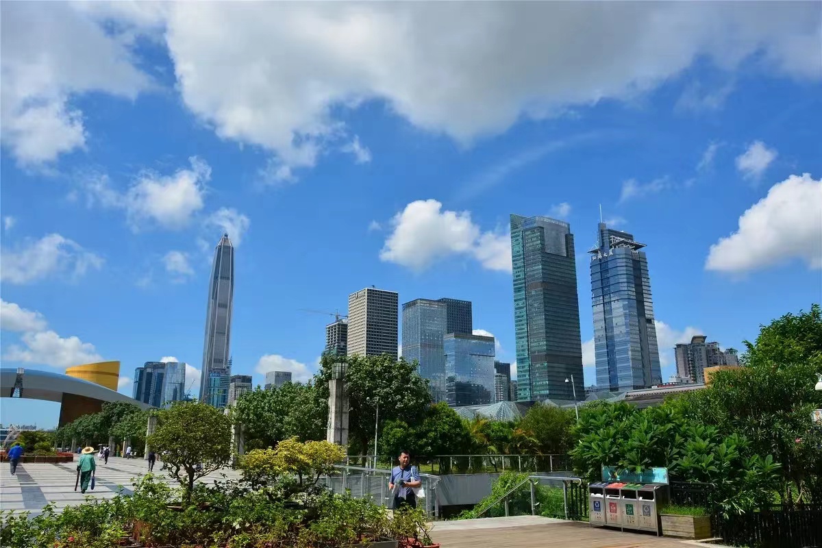 我，身高145，高中文化，19年在深圳开始做外贸，如今年收入60万