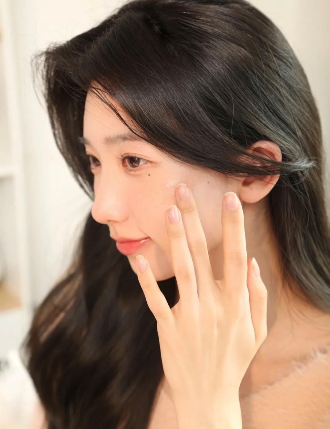 冬季怎样用精华油保湿皮肤,精华油抗皱紧致抗衰老白天用