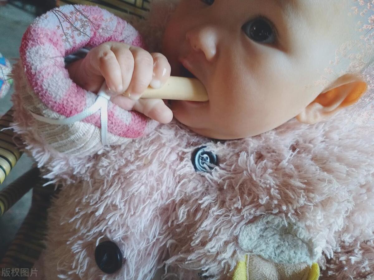 孩子老是吃手有什么好办法,小班幼儿爱吃手的解决措施